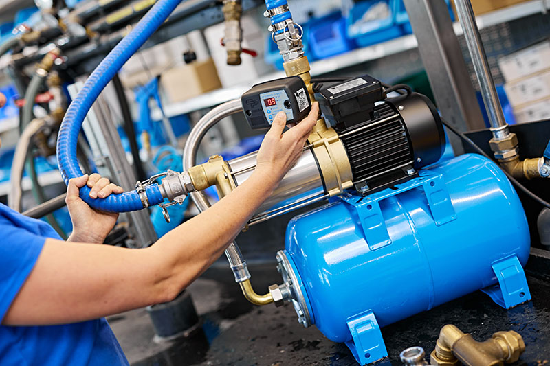 Einstellen der Steuerung eines Hauswasserwerkes im Zehnder Werk Einstellen der Steuerung eines Hauswasserwerkes im Zehnder Werk